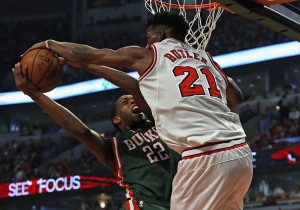 Jimmy Butler stoppa Khris Middleton