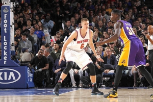 Kristaps Porzingis nella partita contro i Los Angeles Lakers