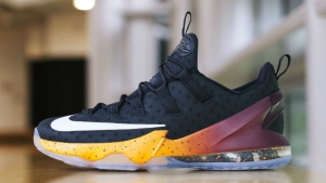 Qui invece le Lebron 13 low di smith