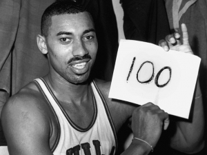 Hershey, 2 marzo 1962: Wilt Chamberlain celebra i 100 punti rifilati ai New York Knicks