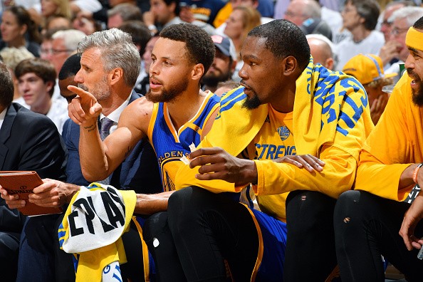 Curry e Kevin Durant in gara 1 delle Finals