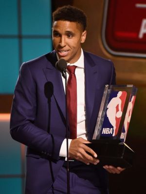 Brogdon riceve il premio "Rookie dell'anno"