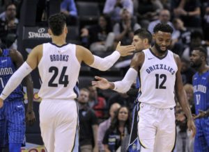 Dillon Brooks e Tyreke Evans, tra le poche note liete della regular season dei Grizzlies