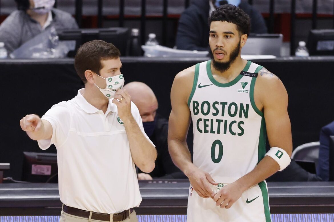 Celtics, Tatum si prepara per la ripresa della stagione con un nuovo look!