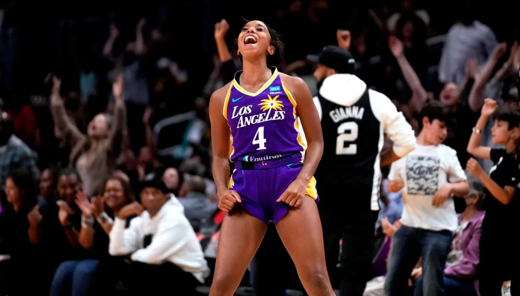 Sparks add Reshanda Gray, Karlie Samuelson to camp roster